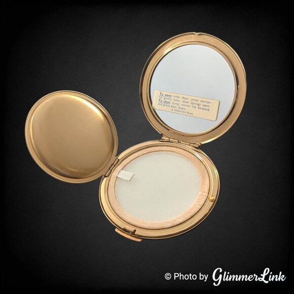 Vintage 1950 Stratton Crinoline Lady Garden Scene Gold Tone Compact - Picture 4 of 10